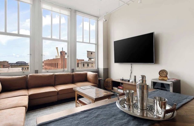 The Secretariat (Downtown Louisville w/River View)