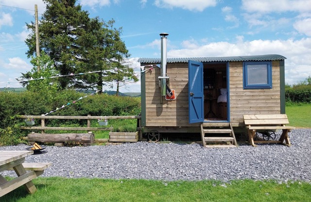 The Shearer's Hut, Sleeps 2, Wood Burner, Fire Pit