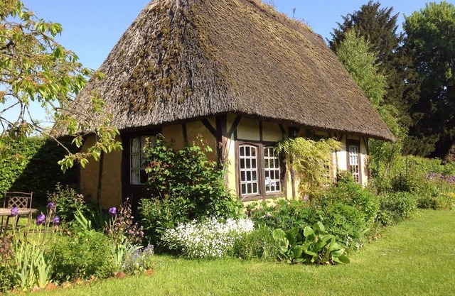 The Sheep-fold, Thatched cottage of Character in the heart of Normandy