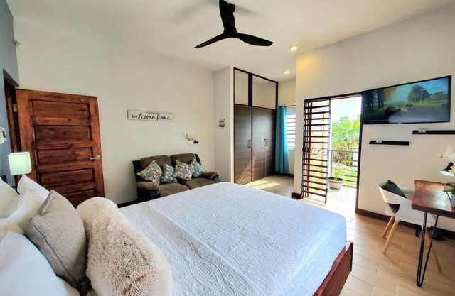 'The Solace' New Luxury Modern 1Bed 1Bath Apt.