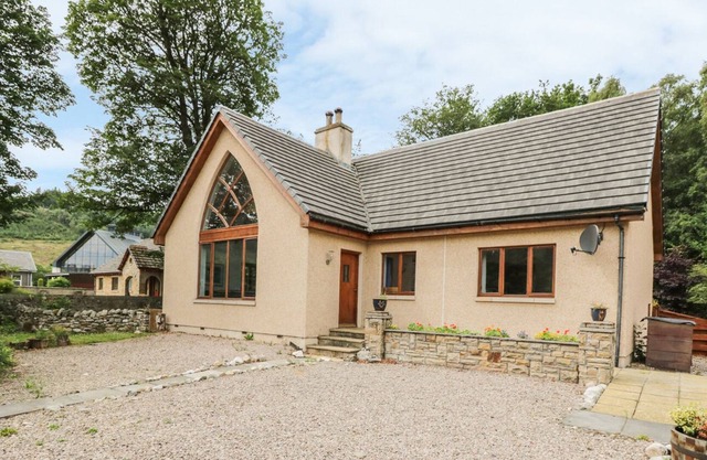 THE SPINNEY, pet friendly, with open fire in Aberlour