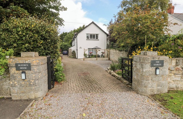 THE STABLES, family friendly, character holiday cottage in St Athan