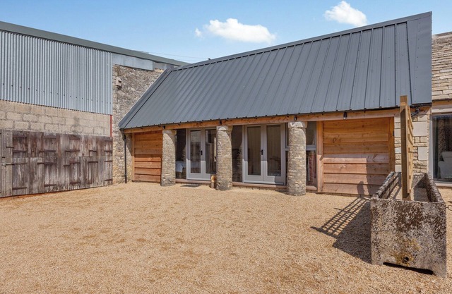The Stables - UK44477