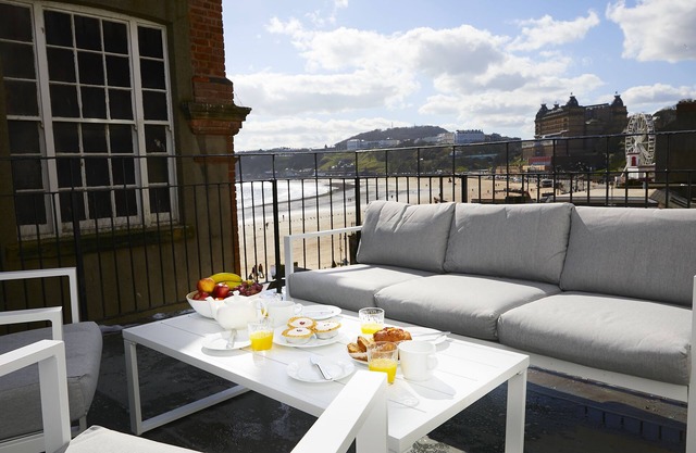 THE STOOP, pet friendly, luxury holiday cottage in Scarborough