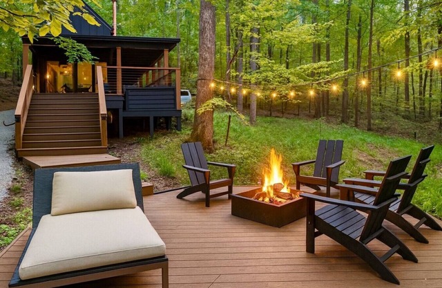 The Stowaway | Waterfront, Hot Tub, Kayaks, Arcade