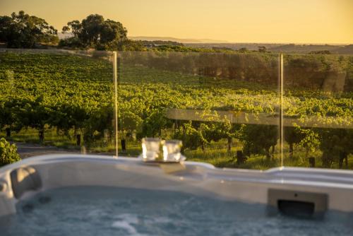 The Strand at The Vineyard McLaren Vale - King BR, Comp Minibar, Breakfast Prov, Fireplace