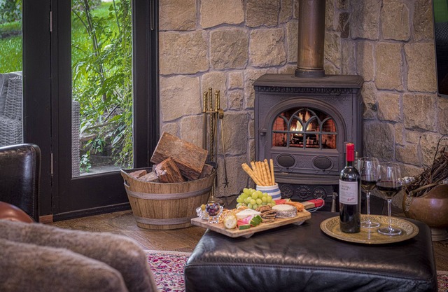 The Studio @ The Vale Penrose - Luxurious Studio immersed in manicured gardens