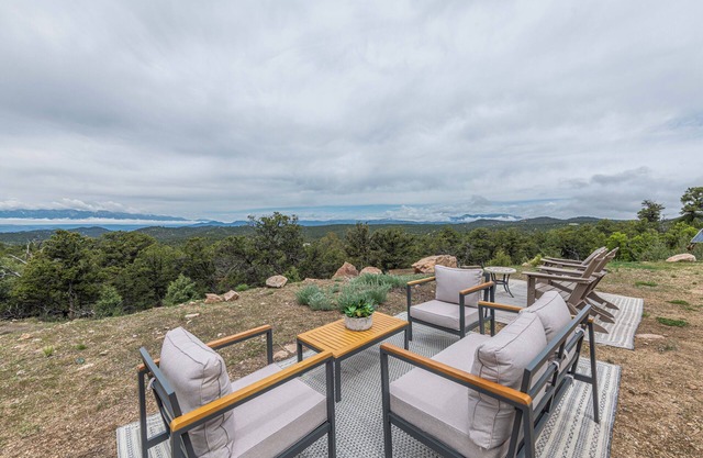 The Sunset Barndo: Relax in the Mountains