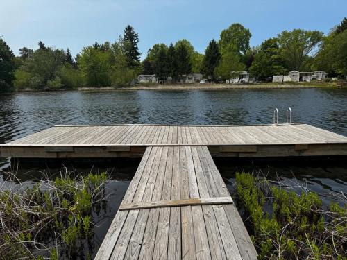 The Timber Nest Goshorn lake dock pool town
