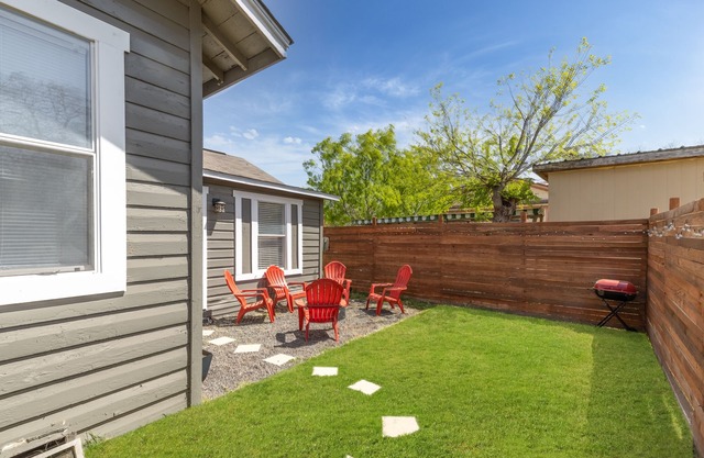 The Tiny-Alamo, 1937-built Cottage near Alamodome