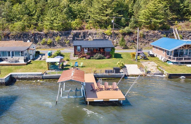 The Trottage: Modern 2 Bedroom Seneca Lake Home