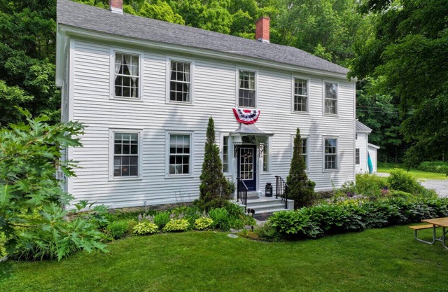 The Upper Suites at Chipman Inn- 5 min to Middlebury College's Rikert Outdoor Center