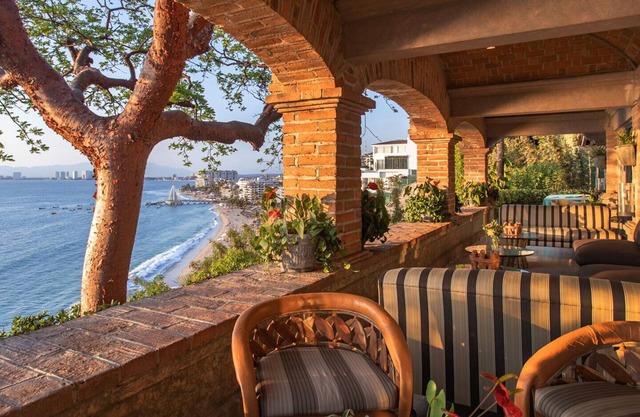 The Verano Estate - Private 11 Bedrooms, Fully staffed, Private Chef