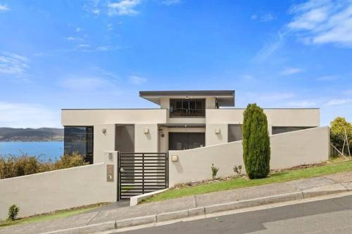 The View Luxury home 6 bed 4 bath