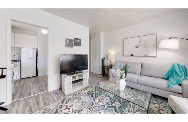The Village Glam In Wortley Village Close to Downtown London