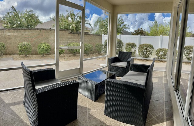 The Village of Hillborough: Courtyard villa 3/2 minutes from Brownwood Square