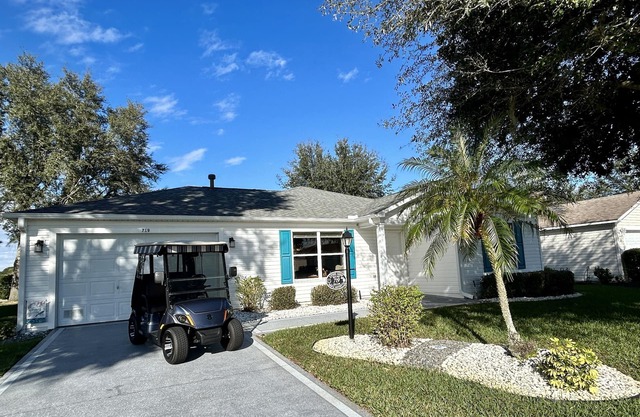 * 🌴The Villages- Living Good Ranch Home - GOLF CART, Lake Sumter Landing 🌴 *