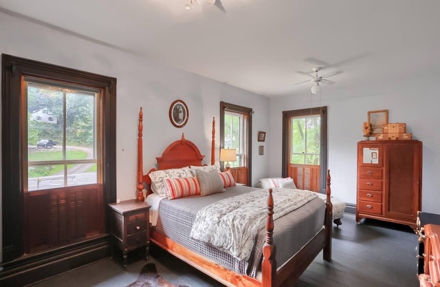 The Vintage Inn Boutique ~ Bed and Breakfast and Vintage Shop.