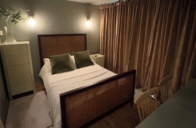 The Warwick Room, a charming small studio perfect for a single person or couple.