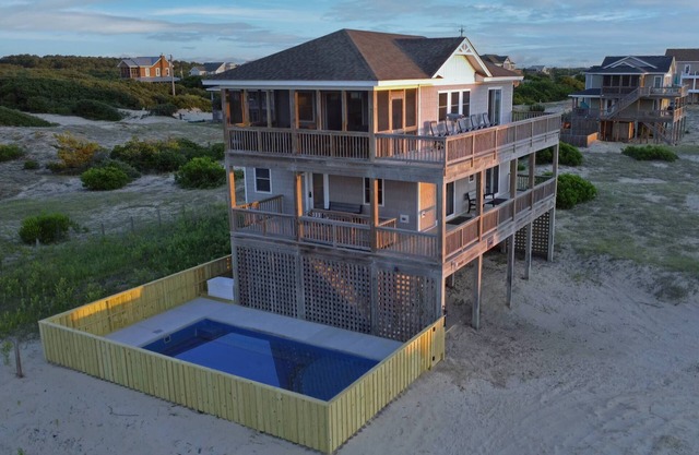THE WEATHERVANE Private POOL! 3 night min, flexible check-in day, 4x4, pets