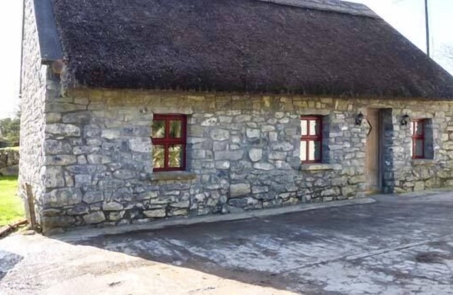 THE WELL HOUSE, pet friendly in Kinvara, County Galway