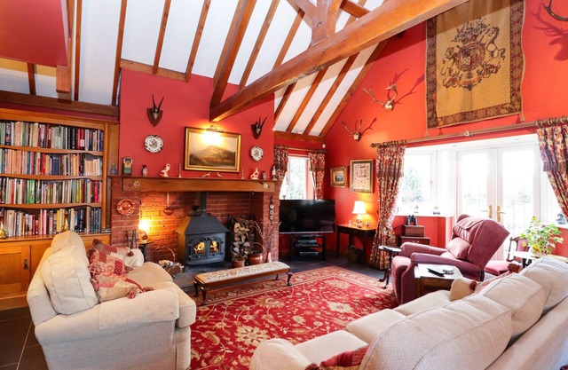 THE WEST WING, pet friendly, character holiday cottage in Bodfari