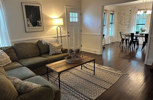 The Westfield - Cozy Downtown Greer Retreat