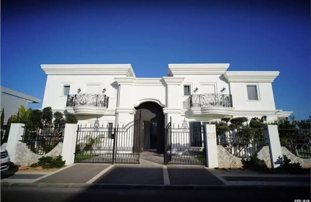 The While House .
