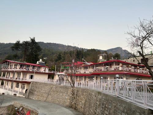 The Whitegrove Retreat