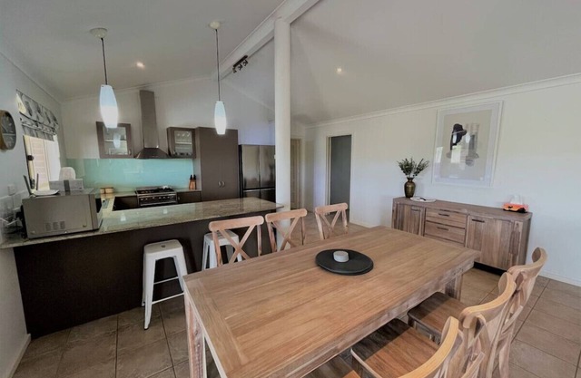 The Willow, West Beach