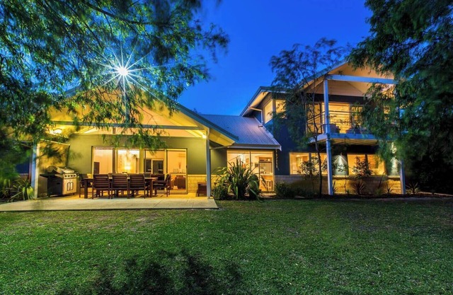 The Willows A Lush Beachside Retreat for Families