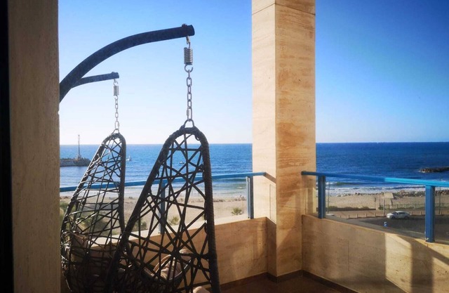 “The Wind of the Waves” - a luxury seaside vacation, The building has a year-round indoor pool, gym, sauna and jacuzzi (in winter). The beach is 1 minute walk away, and the marina recreation complex is also next to the apartment.