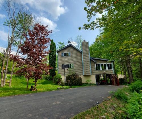 The Woodland Hideout with private Hot Tub & Sauna
