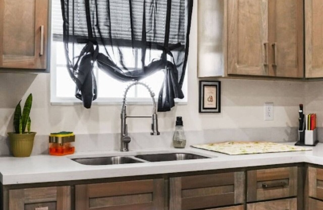 The WorkNest | Stylish Stay w/Desk & Fast Wi-Fi