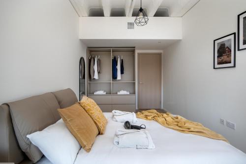 The Yellow Suite for Professionals at MK Central with Free Parking and Fast Wi-Fi