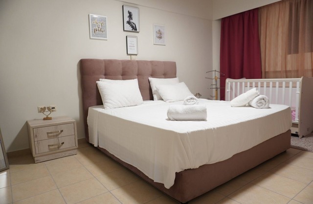 Theo & Ms Apt - 2 Beds - Garden - Parking - WiFi