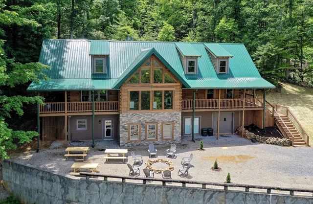 This 5 bedroom 5 bath log cabin with spectacular views, secluded, & Hot-tub