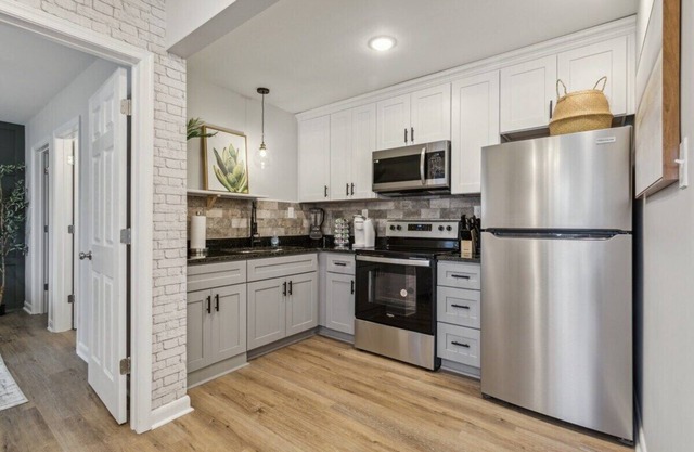 This apartment is a 1 bedroom(s), 1 bathrooms, located in Hampton, VA.