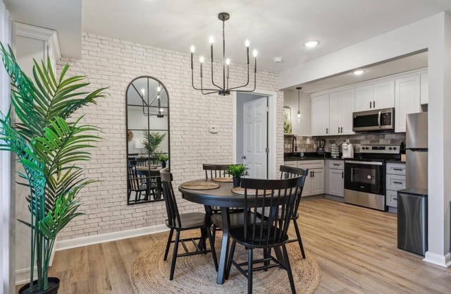 This apartment is a 1 bedroom(s), 1 bathrooms, located in Hampton, VA.