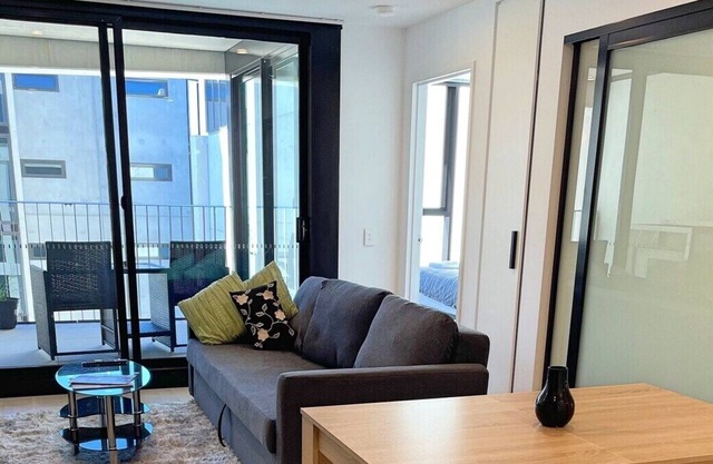 This apartment is a 2 bedroom(s), 1 bathrooms, located in Reid, ACT.