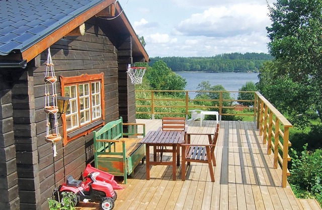 This beautiful cottage awaits you in a fine location by Lake Noen, in the highlands of Småland and o