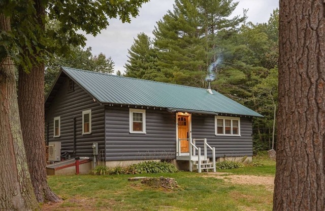 This cabin is a 2 bedroom(s), 1 bathrooms, located in Eliot, ME.