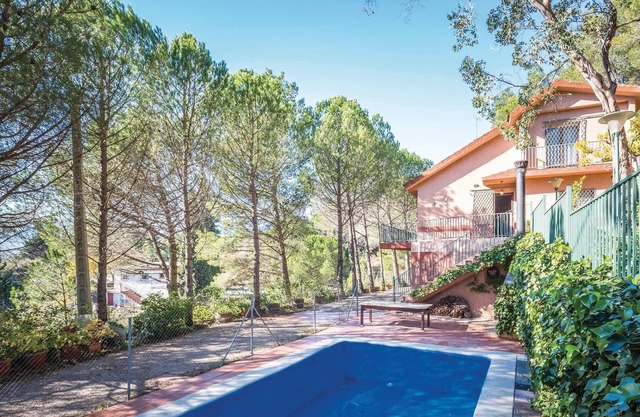 This cozy cottage is located in an excellent location at the foot of the mountains of Prades, a regi
