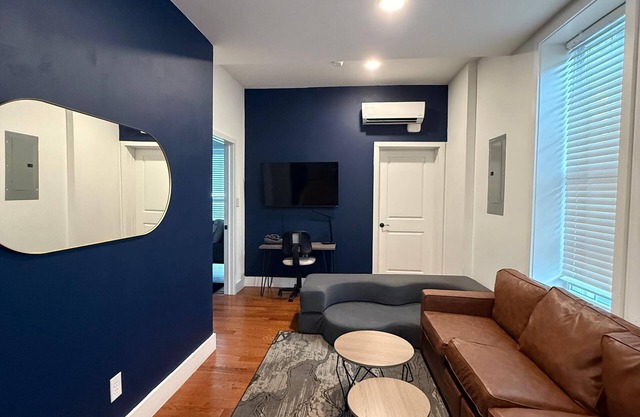 This house is a 1 bedroom(s), 1 bathrooms, located in Rochester, NY.