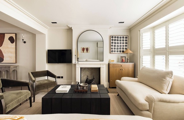 This house is a 4 bedroom(s), 2 bathrooms, located in London, .