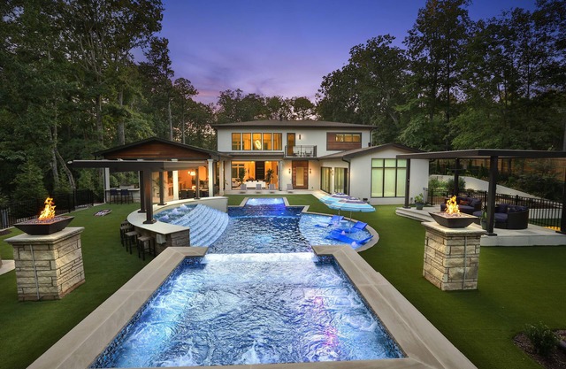 This house is a 5 bedroom(s), 8 bathrooms, located in Atlanta, GA.