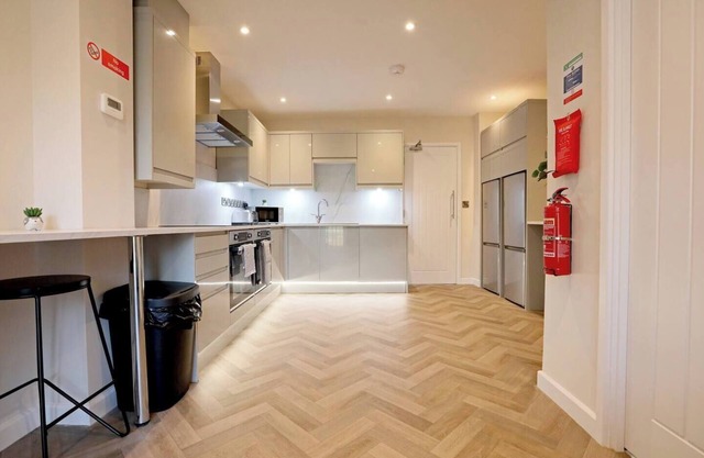 This house is a 6 bedroom(s), 3.5 bathrooms, located in Norfolk, England.