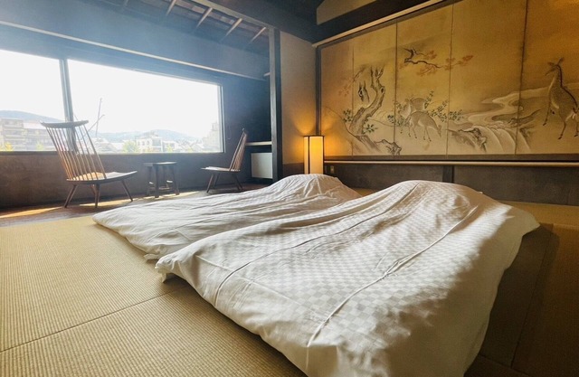 This is a single building rental of a Kyomachiya that has been in existence since the Meiji Era (1868-1912). The window overlooks the Kamo River and the town of Gion, making it a prime location to enjoy the typical Kyoto scenery.