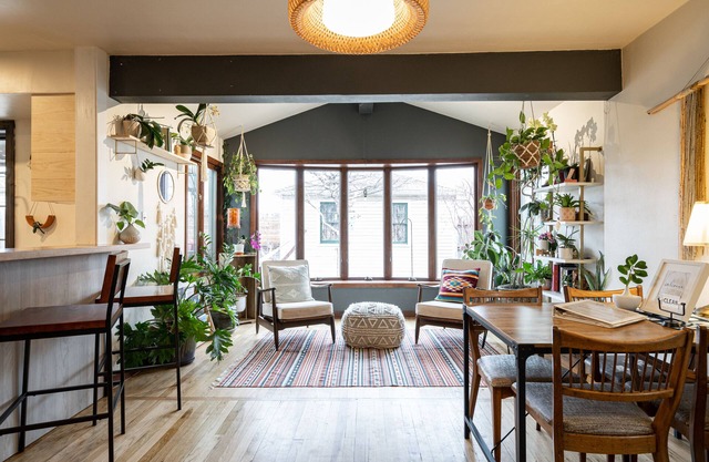 This Must Be the Place-Bayview, Awesome Amenities!