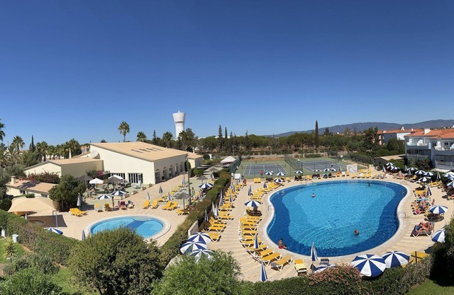 This place spells H-O-L-I-D-A-Y. Beautiful 2 bed apartment overlooking the pool